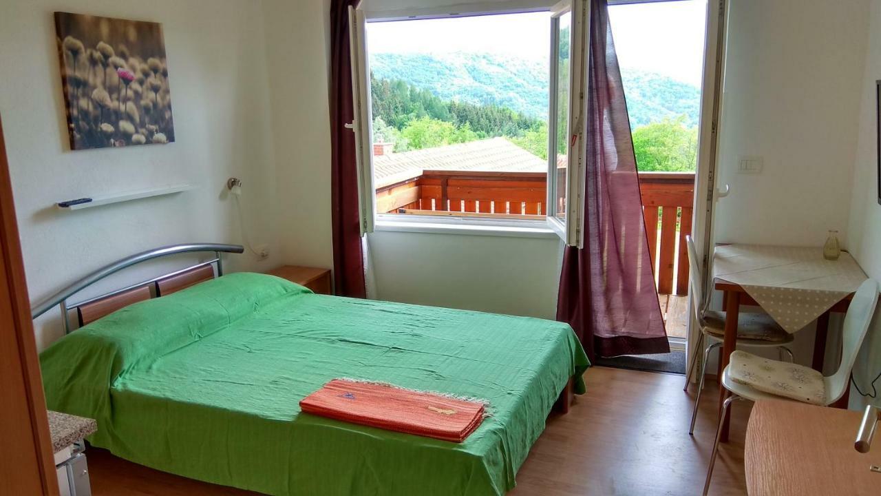 Apartmaji Suhorje ภายนอก รูปภาพ