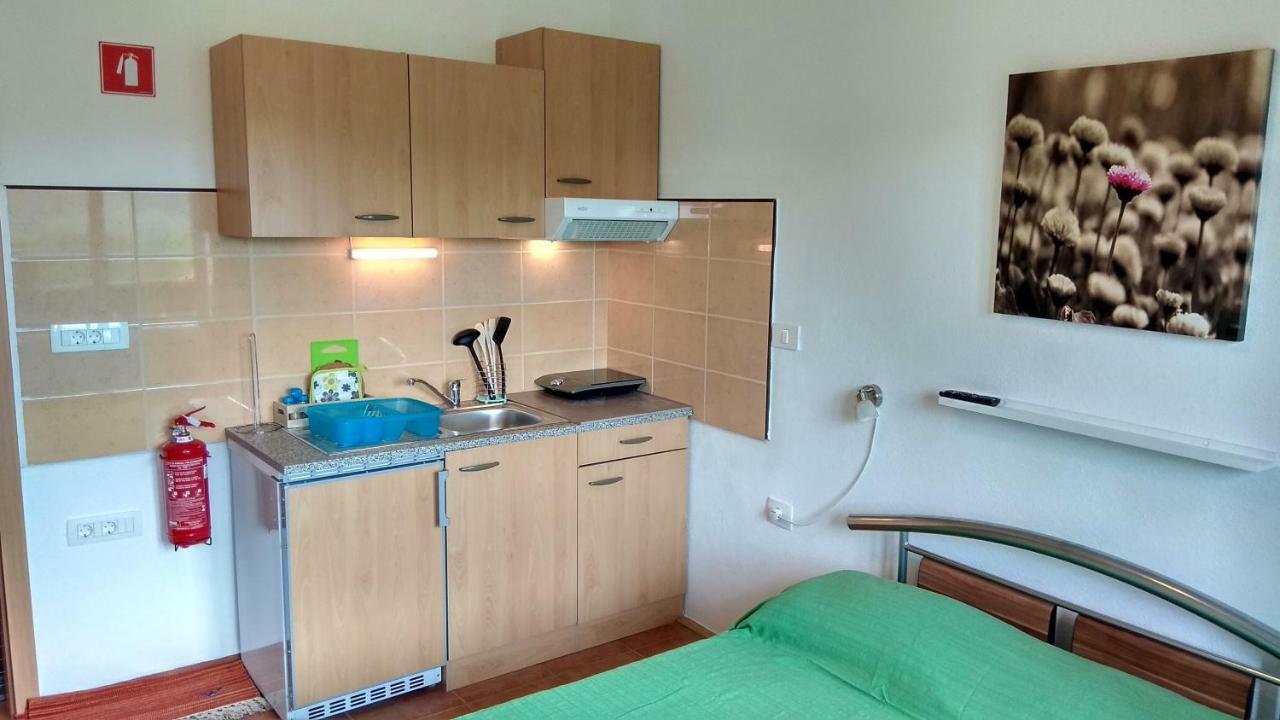 Apartmaji Suhorje ภายนอก รูปภาพ