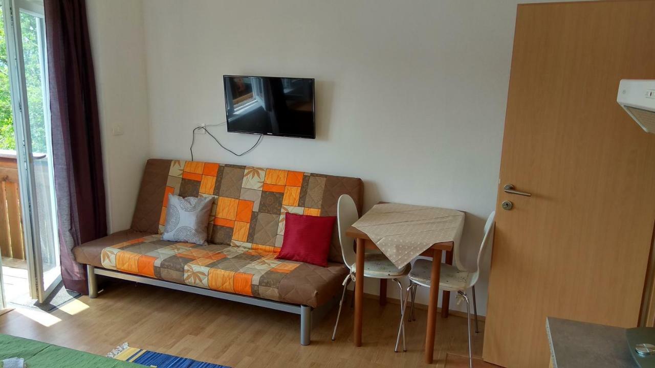 Apartmaji Suhorje ภายนอก รูปภาพ